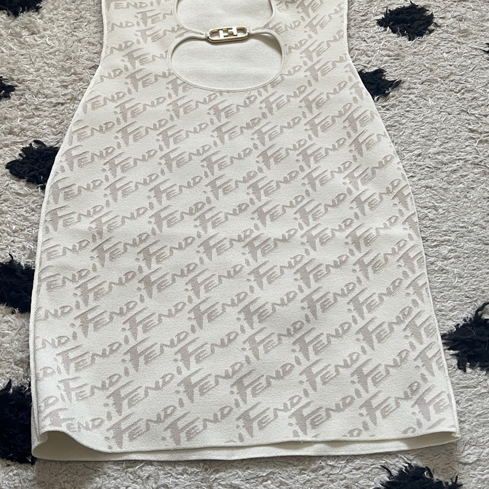 Fendi white reversible viscose sheath dress (no size tag but XS/0) - Picture 14 of 16